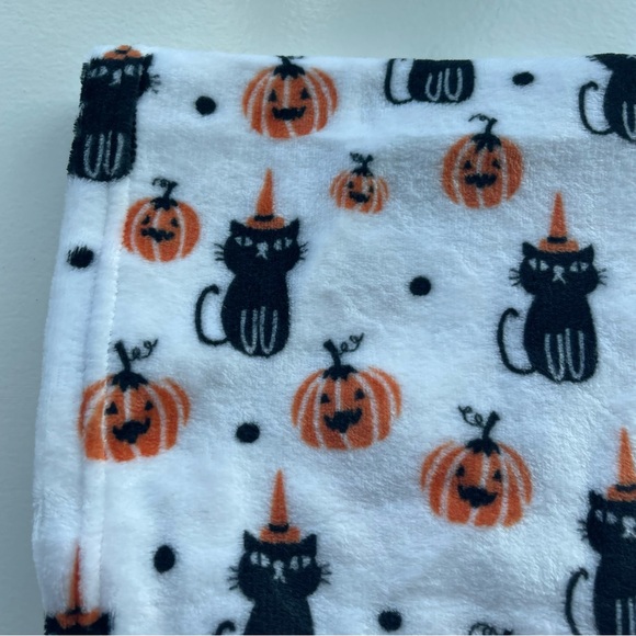 Halloween Cat and Pumpkin Throw or Baby Blanket - Picture 2 of 7